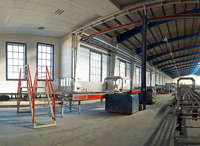 تنها راه حل مشکلات اقتصادی کشور حمایت از تولید ملی است